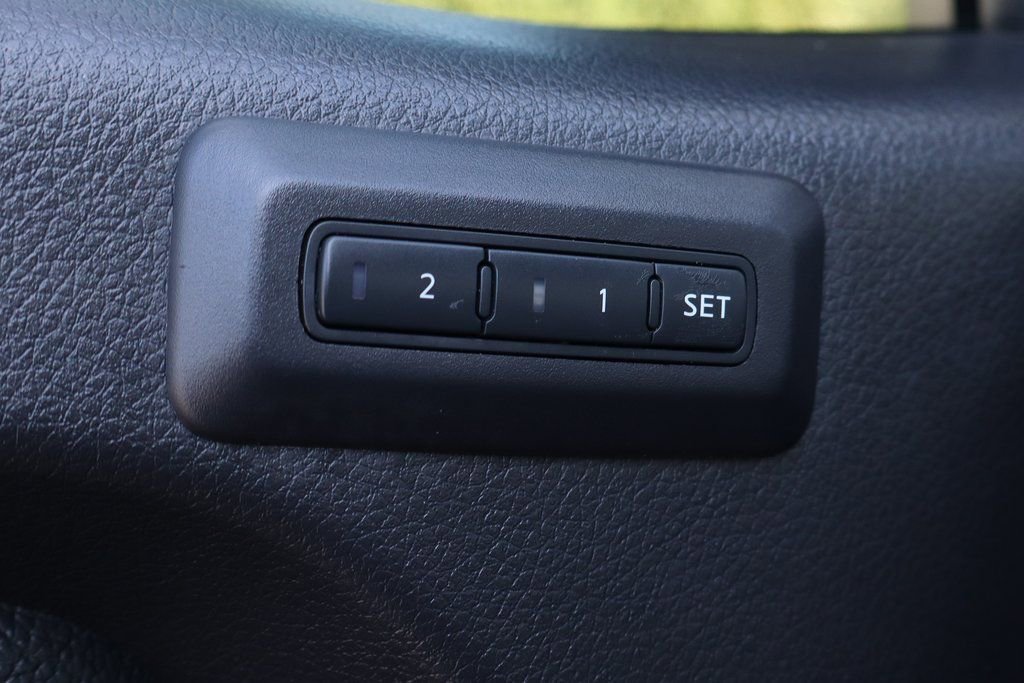 Used 2023 Nissan Titan PRO-4X w/ Pro-4x Convenience Package AWD/4WD image 19