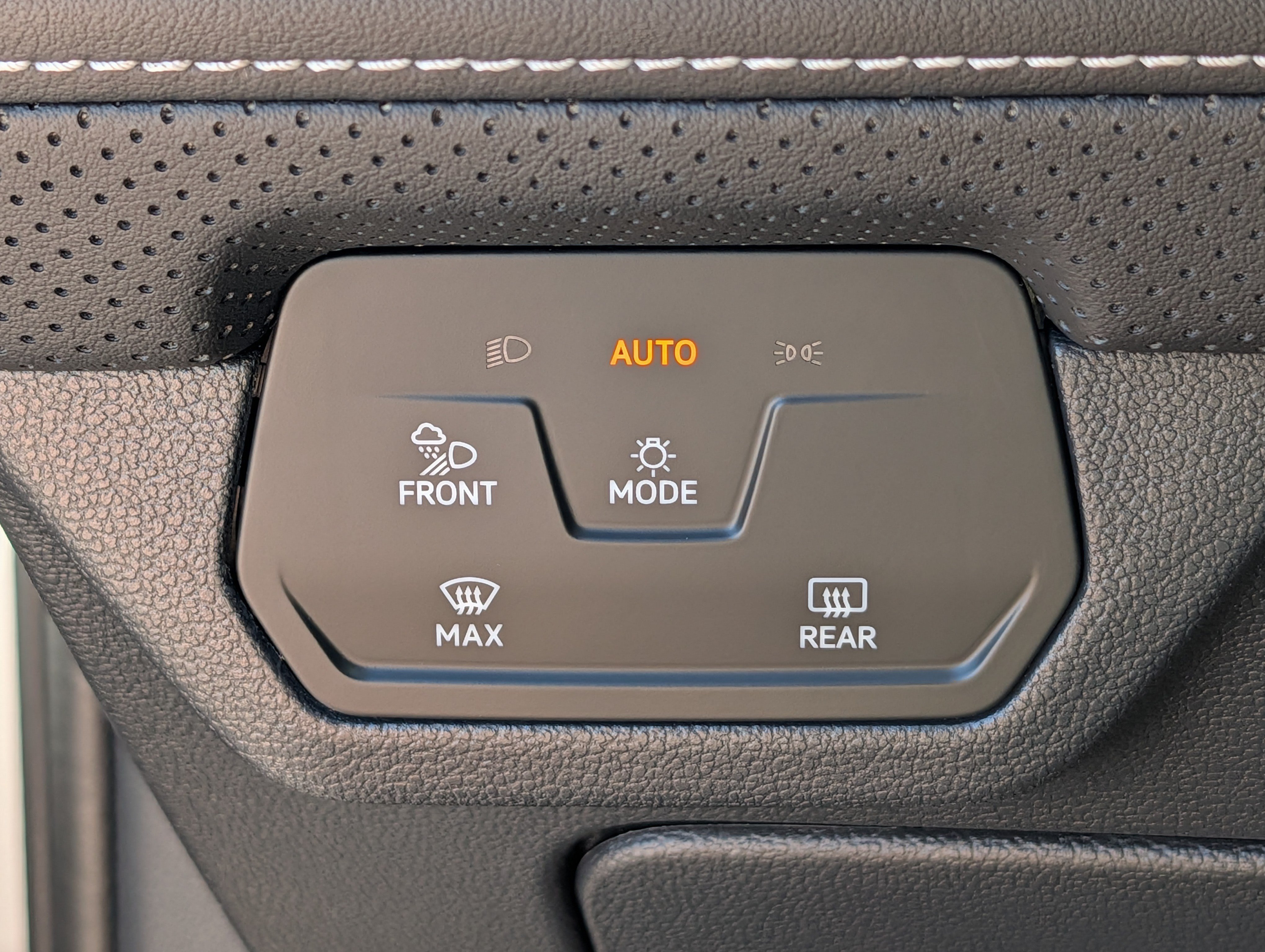 Certified 2024 Volkswagen Atlas SEL Premium R-Line AWD/4WD image 27