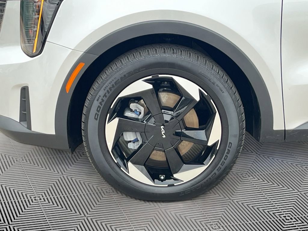 Certified 2025 Kia Sorento EX image 11