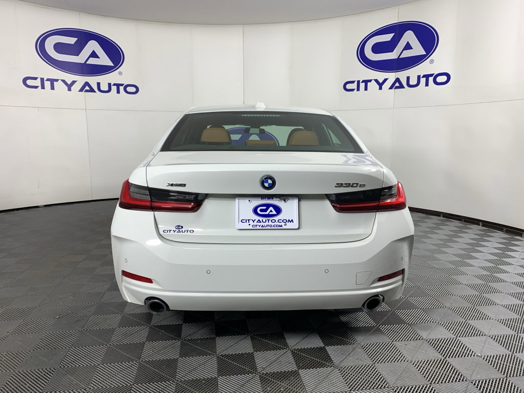 Used 2023 BMW 330e xDrive w/ Driving Assistance Package image 4
