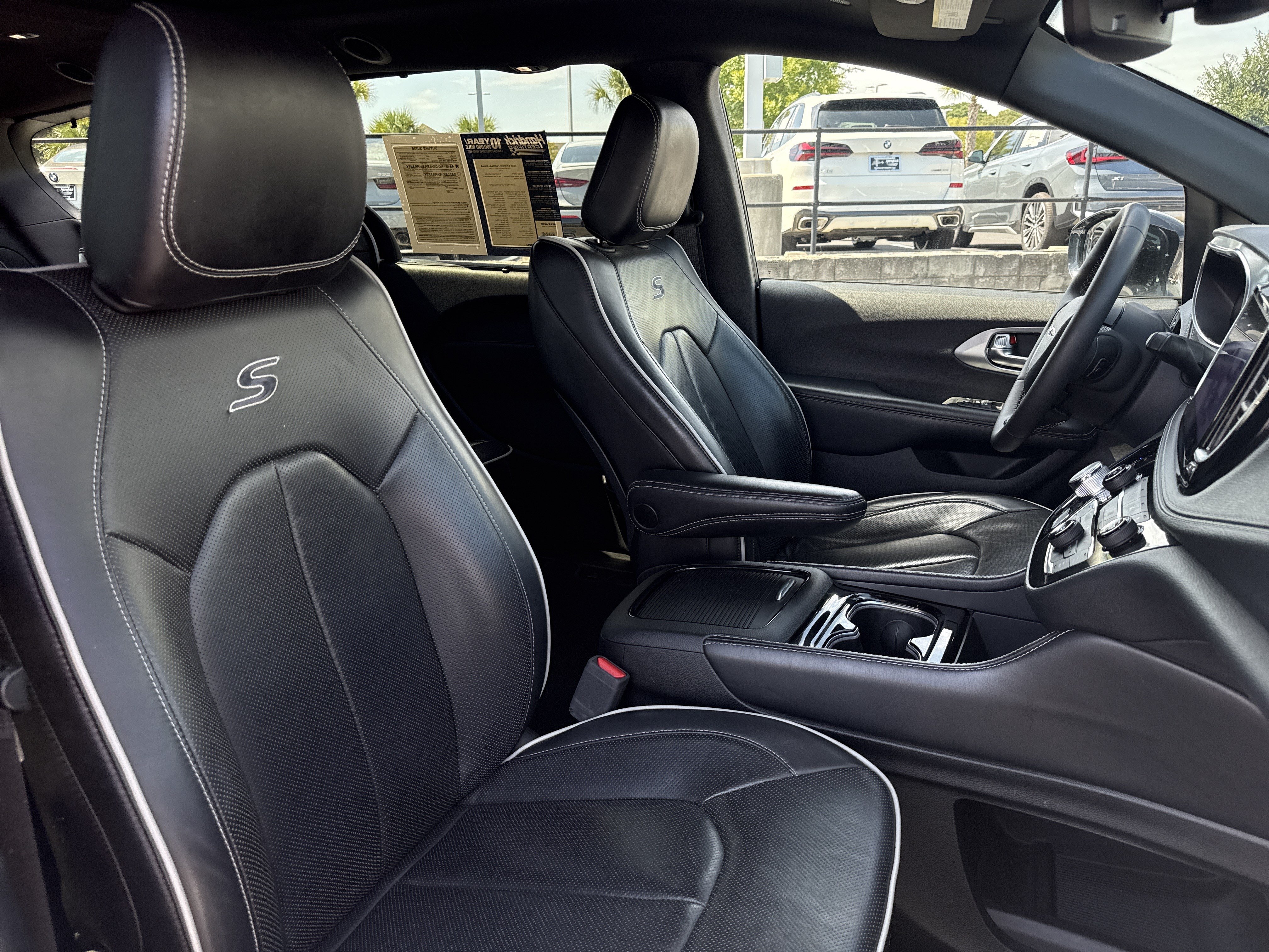 Used 2025 Chrysler Pacifica Limited FWD image 33