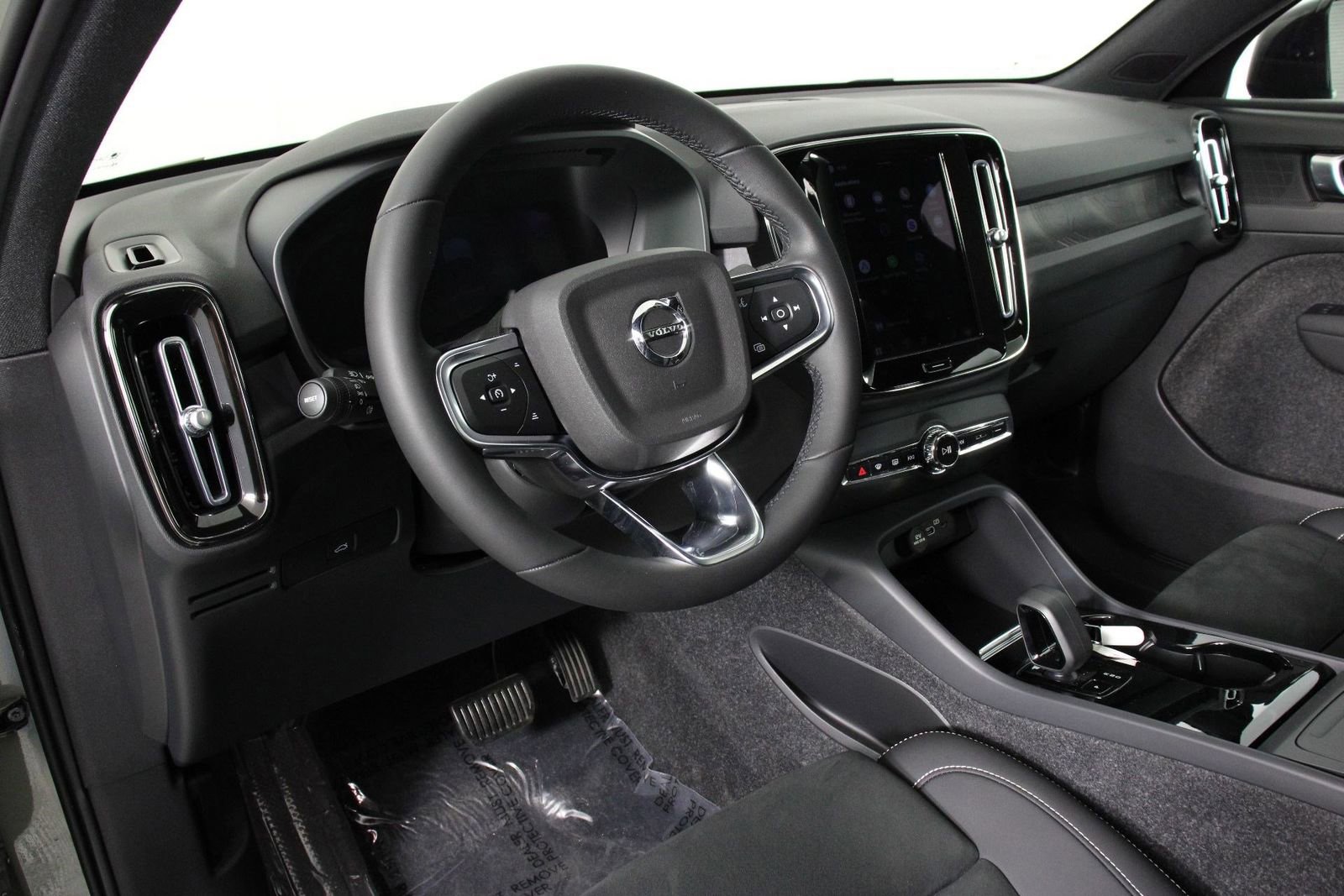 Used 2023 Volvo C40 P8 Recharge Plus AWD/4WD image 14