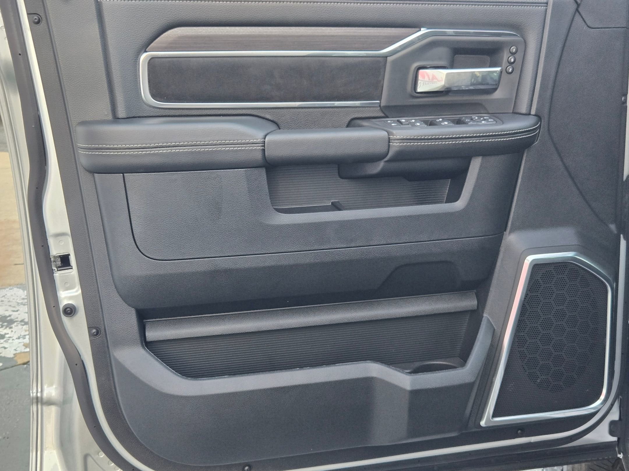New 2026 RAM 2500 Laramie AWD/4WD image 19