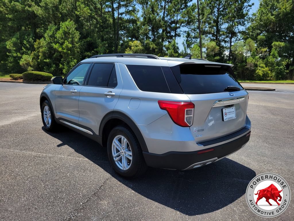Certified 2023 Ford Explorer XLT w/ Equipment Group 202A AWD/4WD image 3