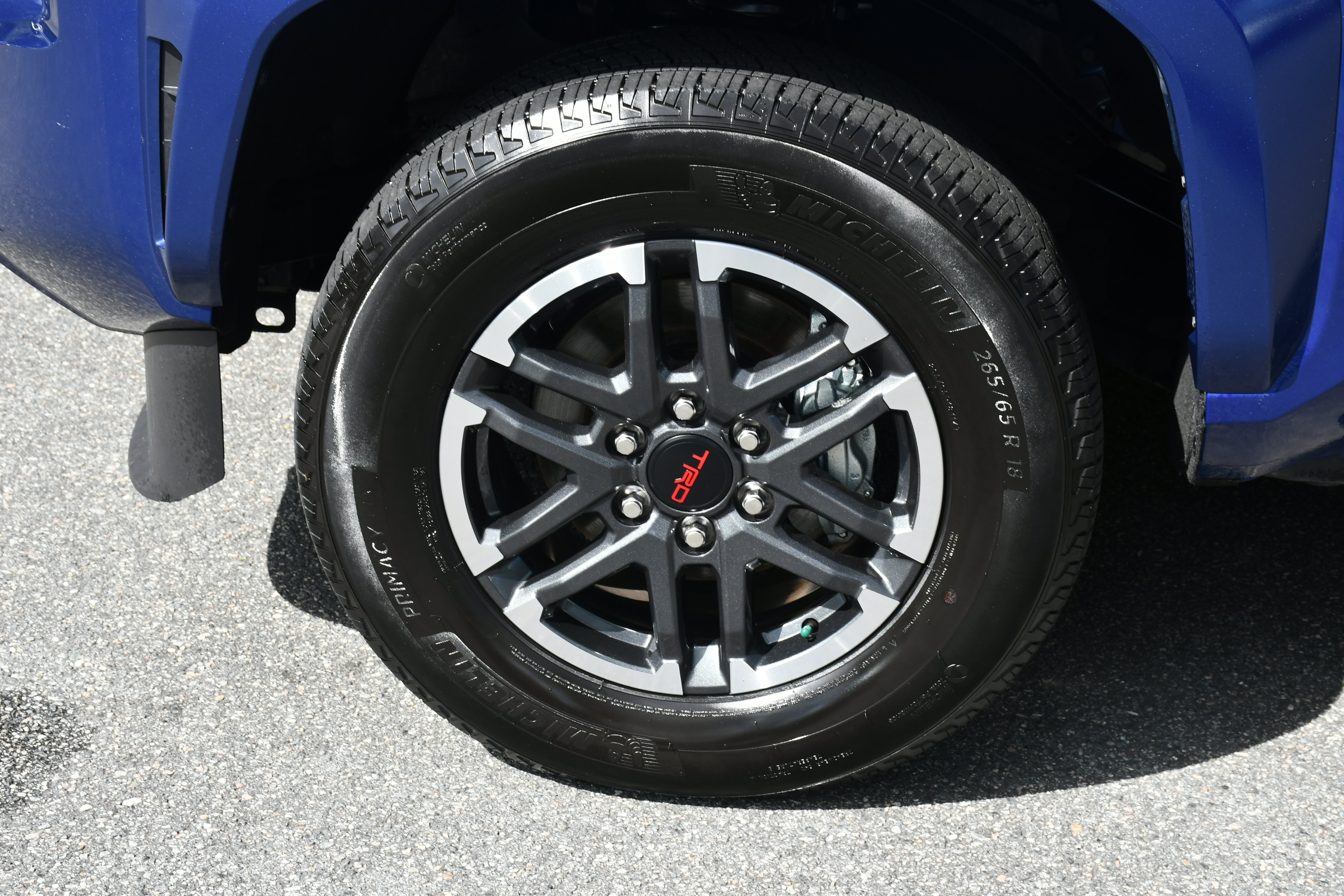 Used 2025 Toyota Tacoma TRD Sport w/ TRD Sport Upgrade Package RWD image 19