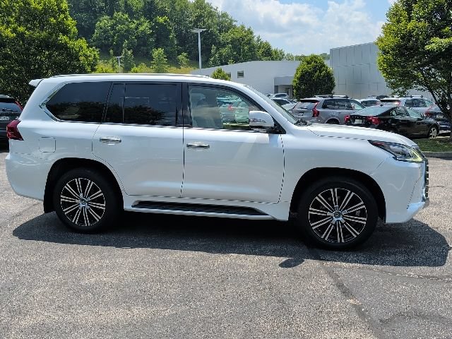 Used 2021 Lexus LX 570 4WD w/ Luxury Package image 4