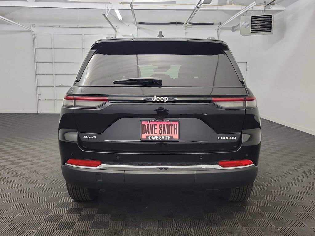 Used 2025 Jeep Grand Cherokee Laredo X w/ Trailer Tow Package image 8