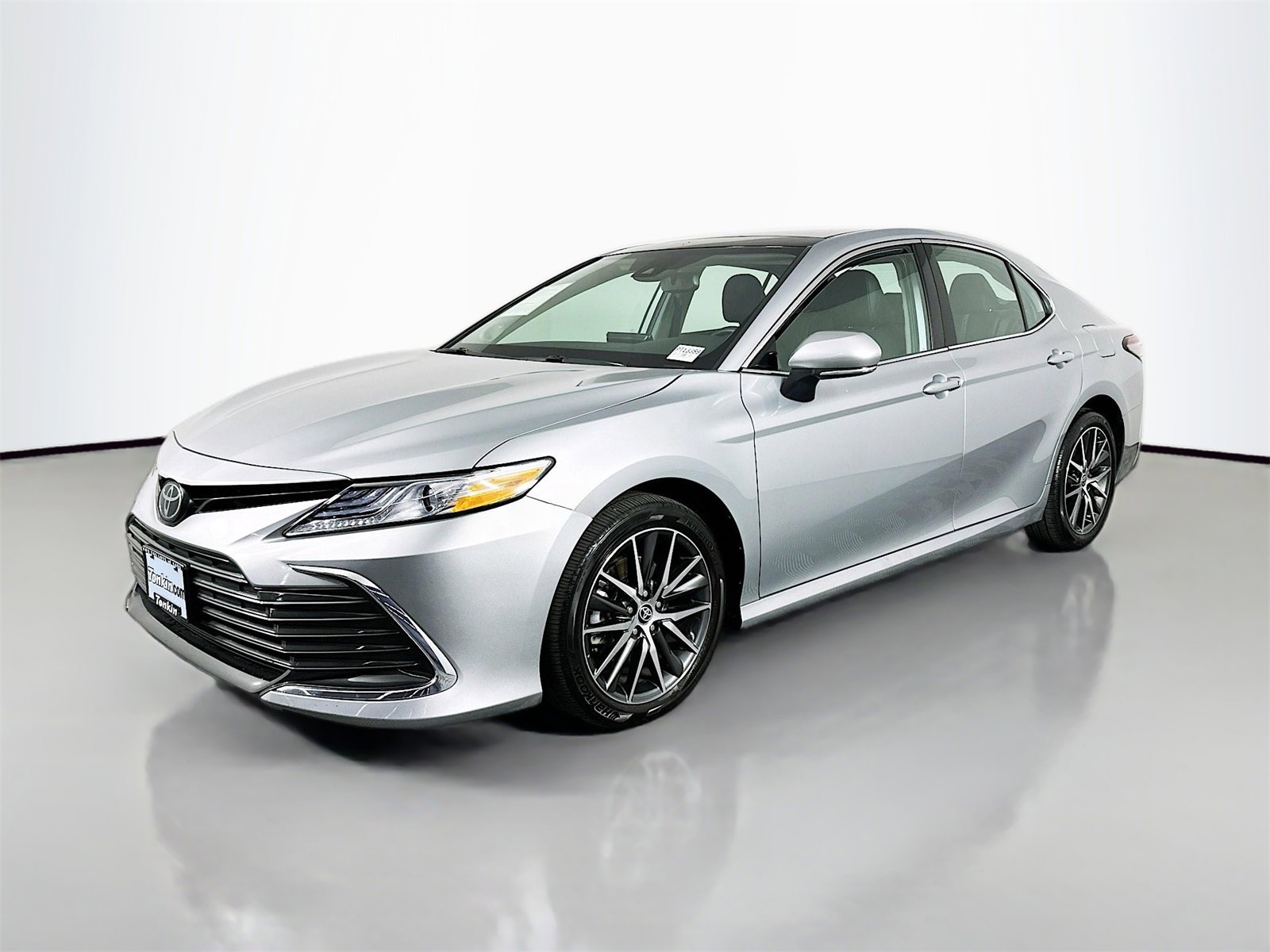 Used 2023 Toyota Camry XLE image 3