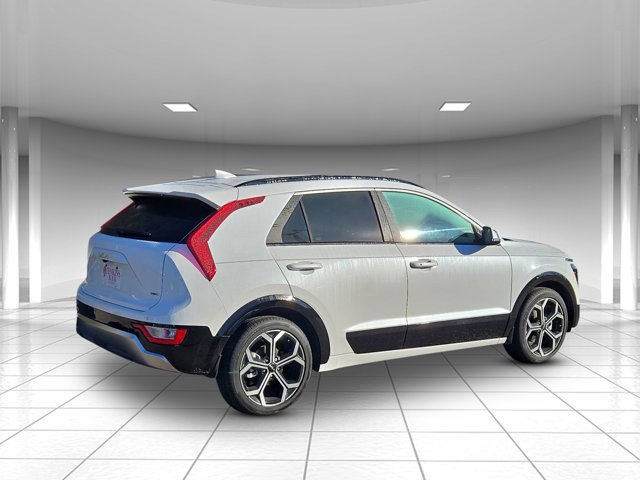 Used 2023 Kia Niro EX Touring image 3