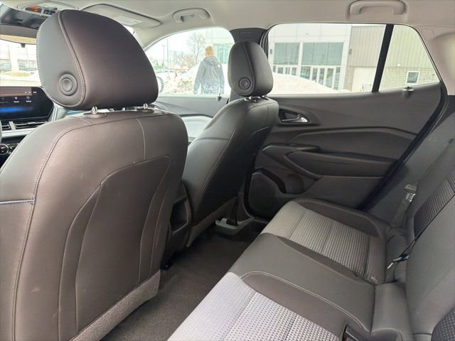 Used 2025 Chevrolet Trax LT w/ Driver Confidence Package image 27