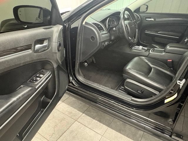 Used 2022 Chrysler 300 Touring L RWD image 12