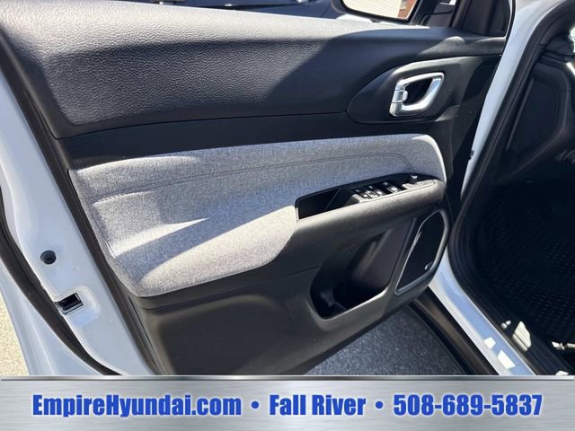 Used 2023 Jeep Compass Latitude w/ Sun and Sound Group AWD/4WD image 19