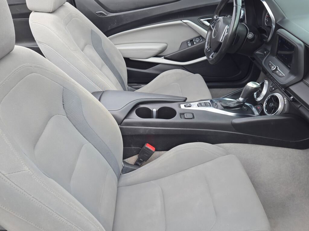 Used 2023 Chevrolet Camaro LT RWD image 6