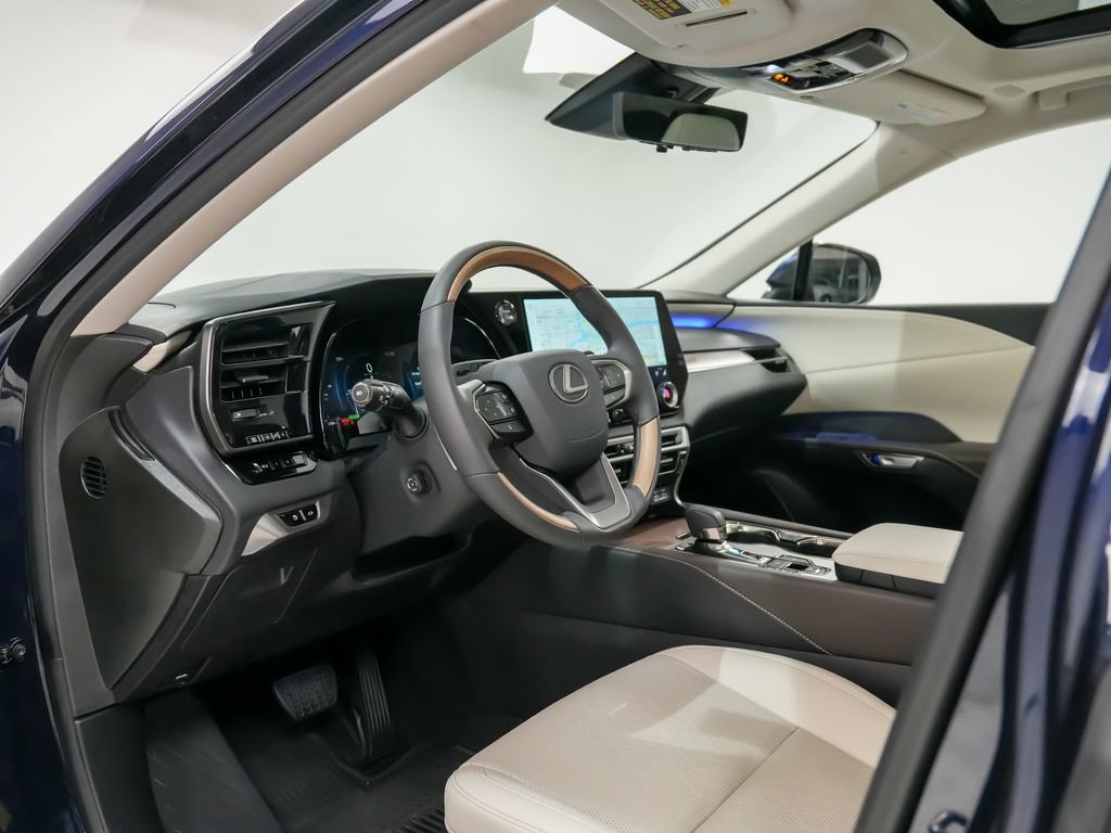 Used 2025 Lexus RX 350 w/ Convenience Package AWD/4WD image 4