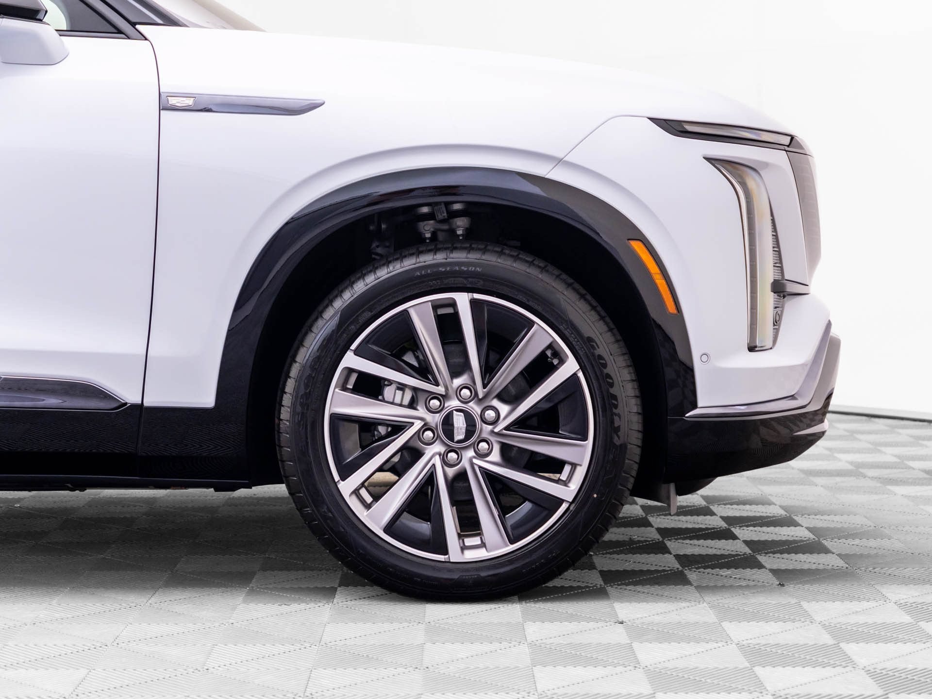 New 2027 Cadillac Vistiq Luxury w/ LPO, Floor Liner Package AWD/4WD image 34