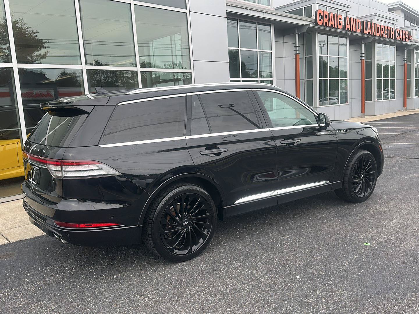 Used 2021 Lincoln Aviator Reserve w/ Equipment Group 208A AWD/4WD image 3