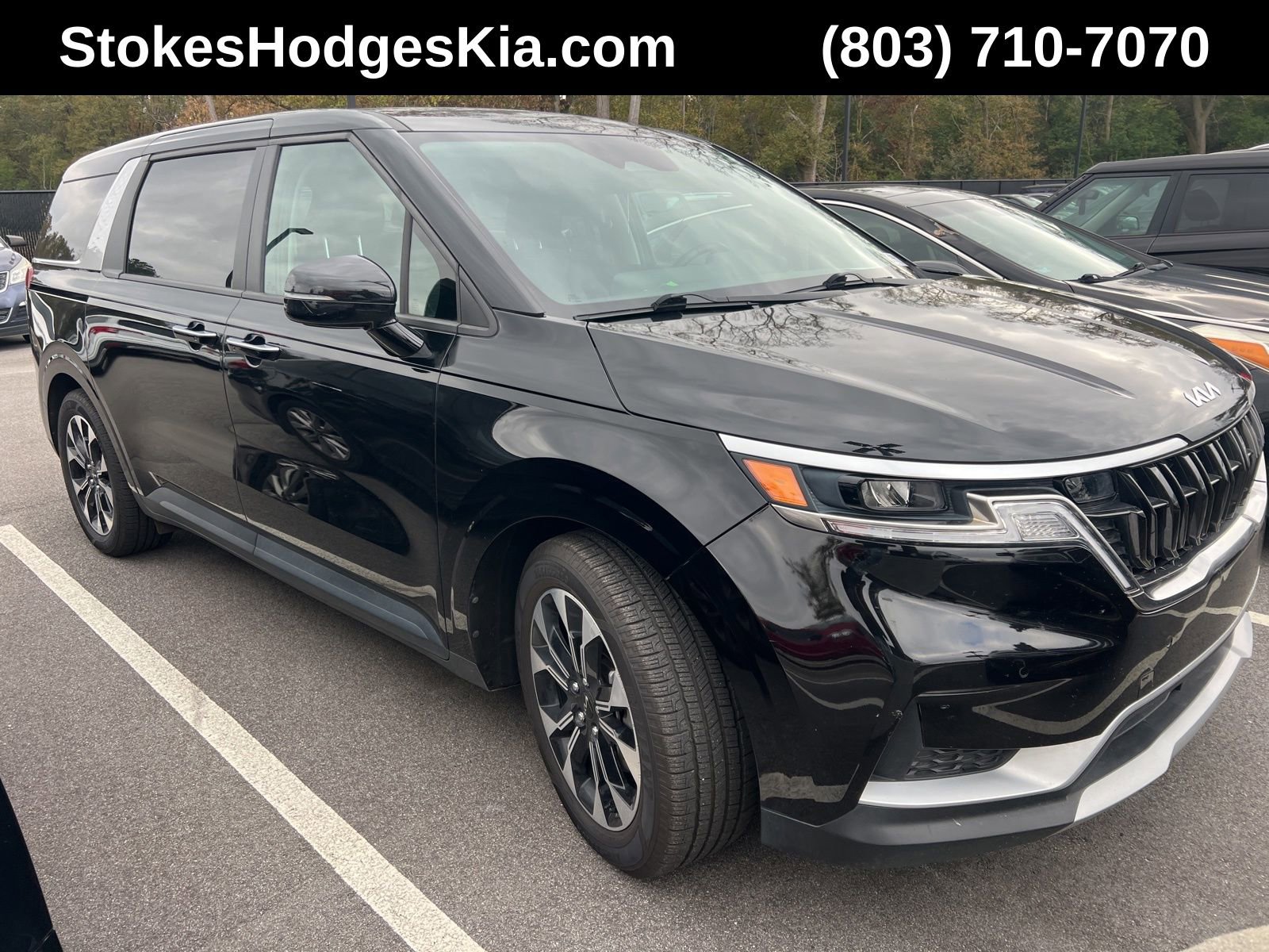 Used 2024 Kia Carnival EX image 1