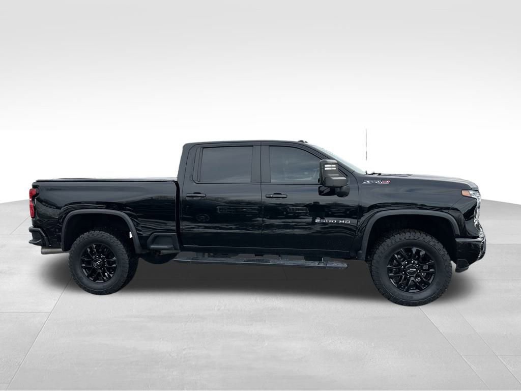 Used 2024 Chevrolet Silverado 2500 ZR2 w/ Technology Package image 11
