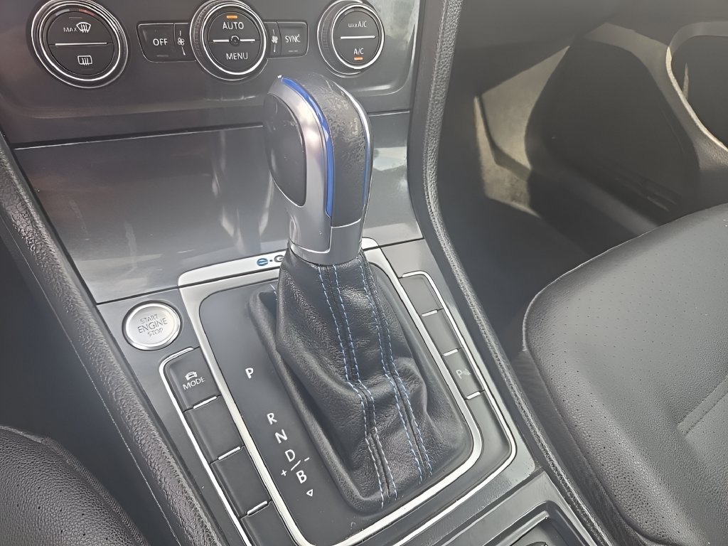 Used 2018 Volkswagen e-Golf SEL FWD image 18