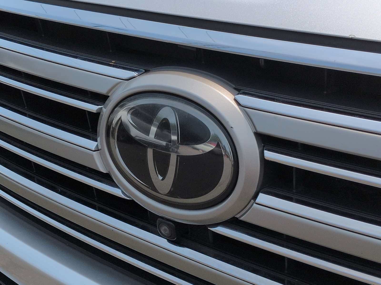Used 2018 Toyota Land Cruiser AWD/4WD image 12