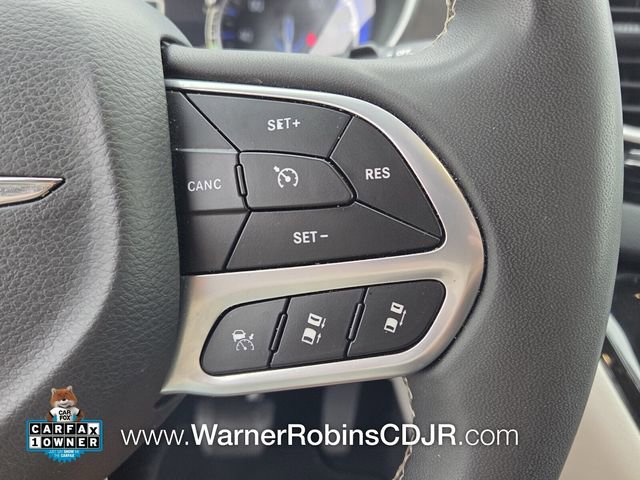 Used 2023 Chrysler Pacifica Touring-L FWD image 28