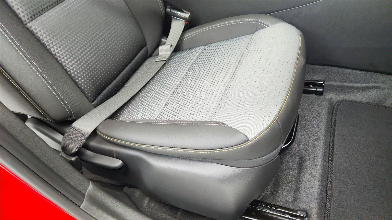 Used 2026 Chevrolet Trax LT w/ LT Convenience Package FWD image 20