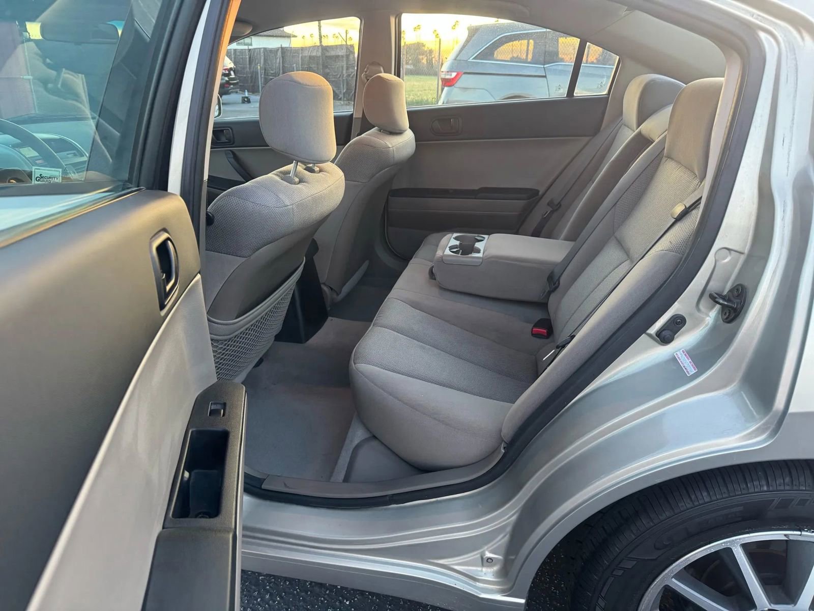 Used 2005 Mitsubishi Galant ES image 19