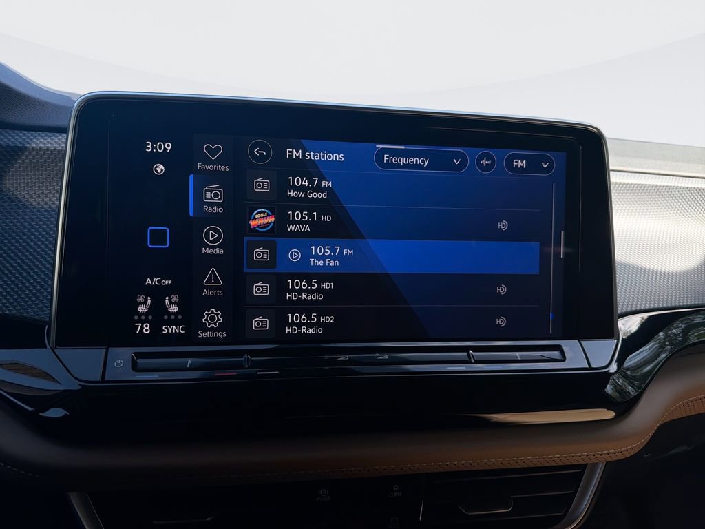 Used 2025 Volkswagen Atlas Cross Sport SEL R-Line AWD/4WD image 19