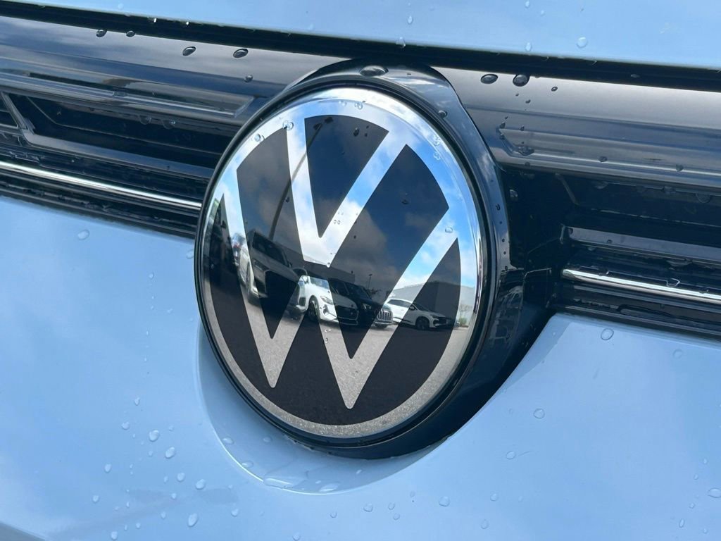 Used 2025 Volkswagen Taos SE image 37