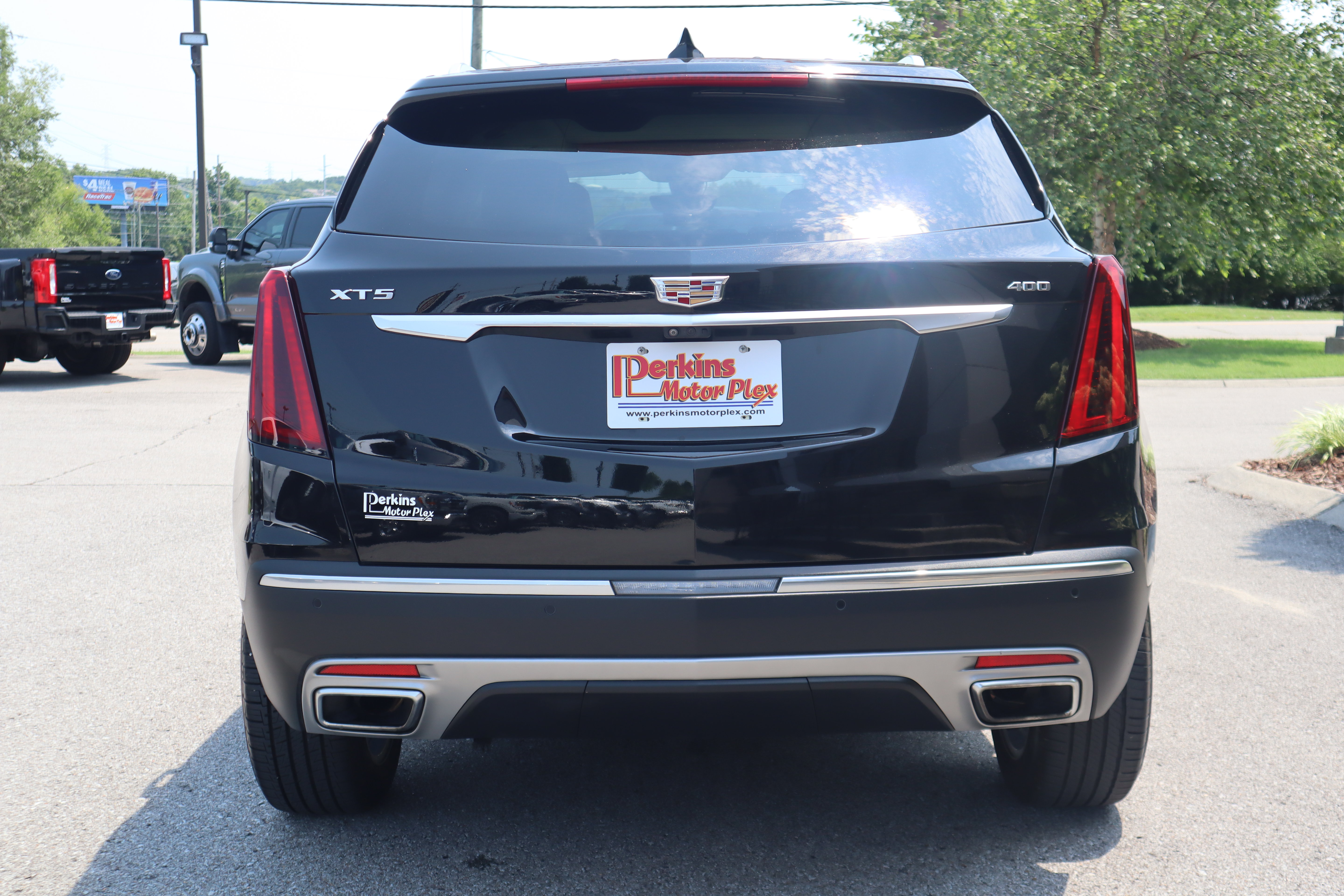 Used 2024 Cadillac XT5 Premium Luxury w/ Technology Package FWD image 8