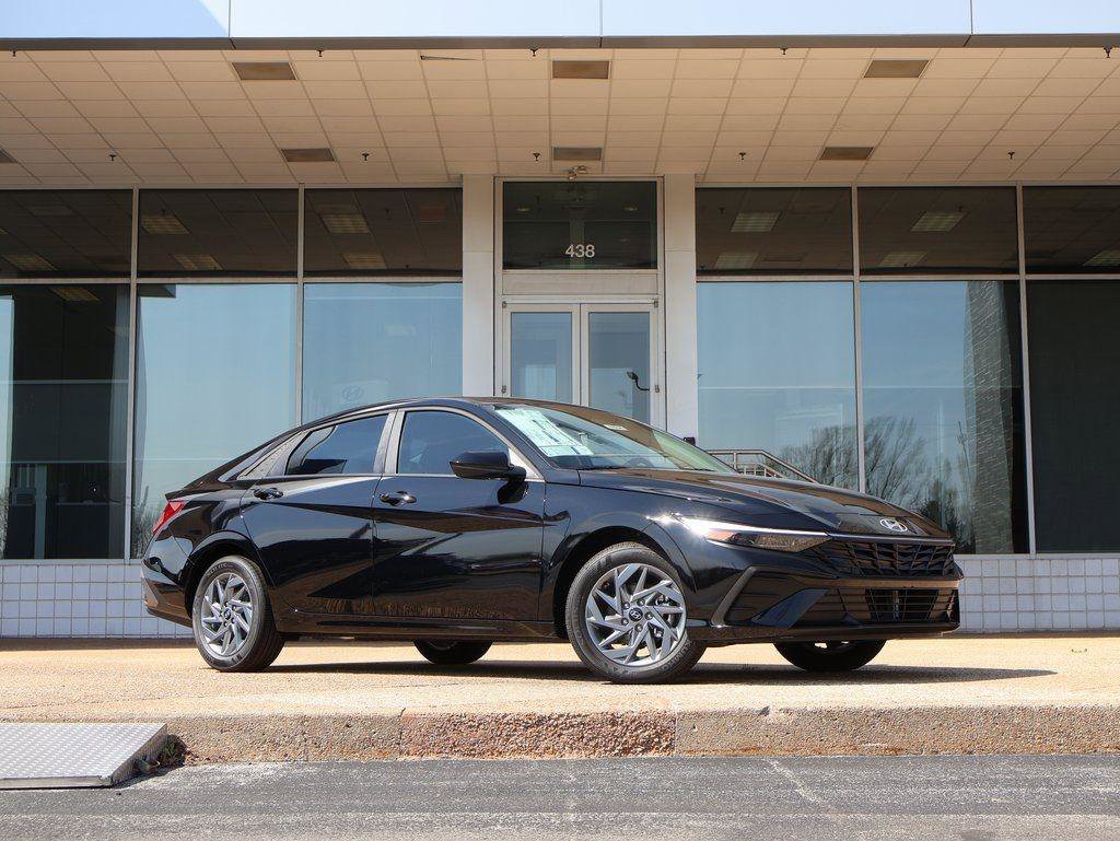 New 2026 Hyundai Elantra Blue image 2