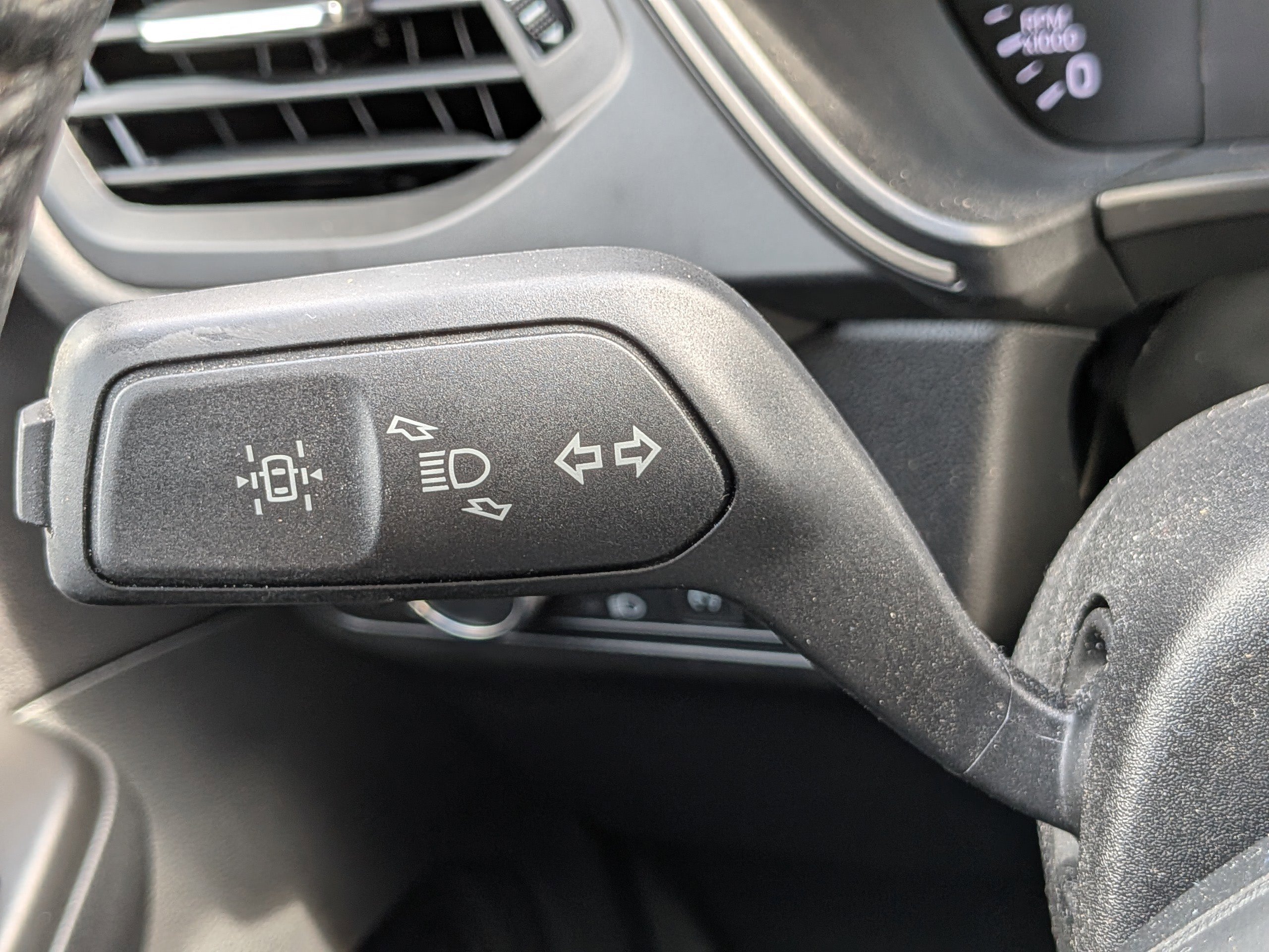 Used 2021 Ford Escape SE w/ SE Sport Appearance Package image 26