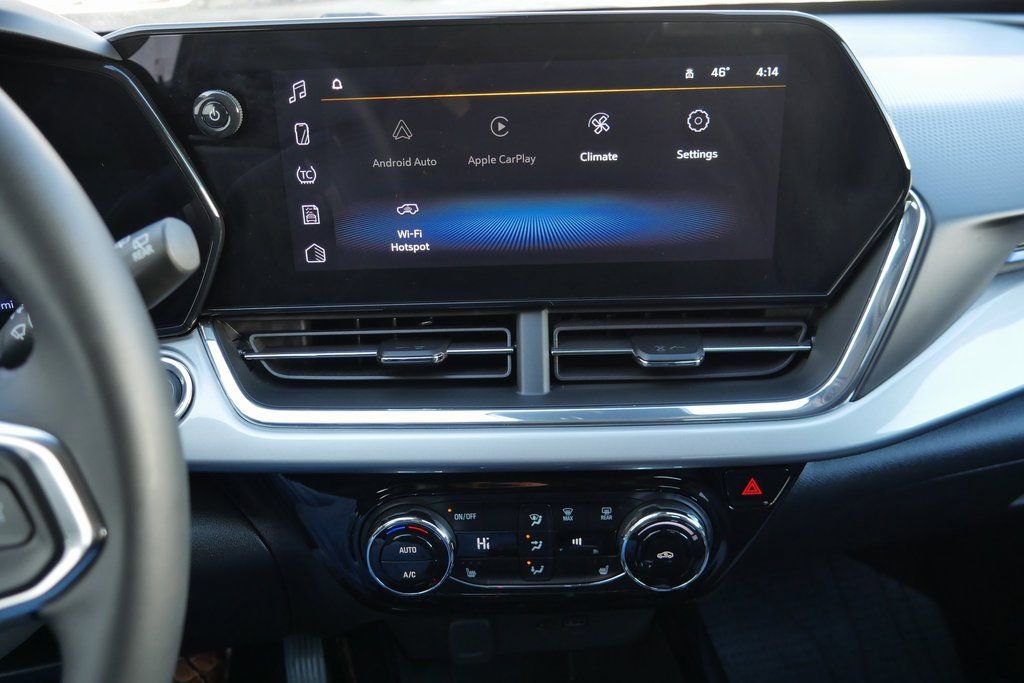 Used 2025 Chevrolet Trax LT w/ Driver Confidence Package image 15