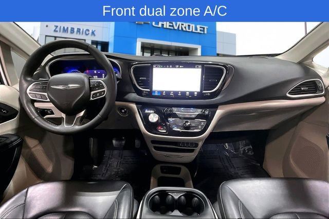 Used 2024 Chrysler Pacifica Touring-L image 10
