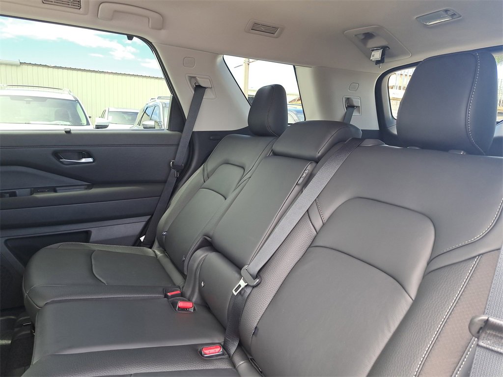 New 2025 Nissan Pathfinder SL image 6