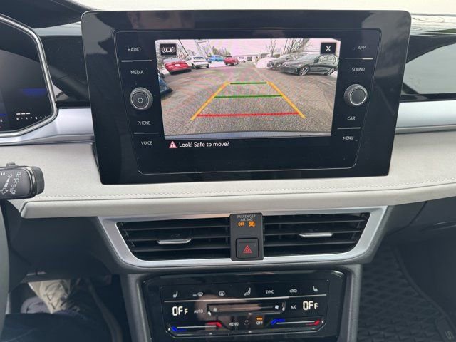 Used 2025 Volkswagen Taos SE w/ Panoramic Sunroof Package AWD/4WD image 19