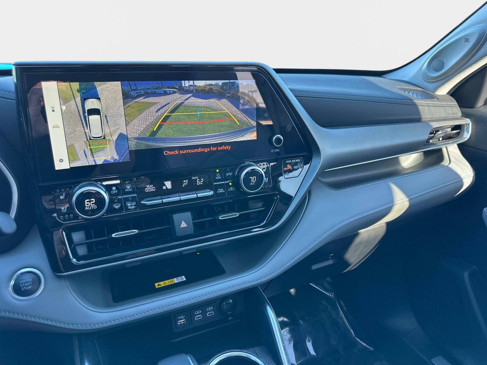 Used 2025 Toyota Highlander Limited image 30