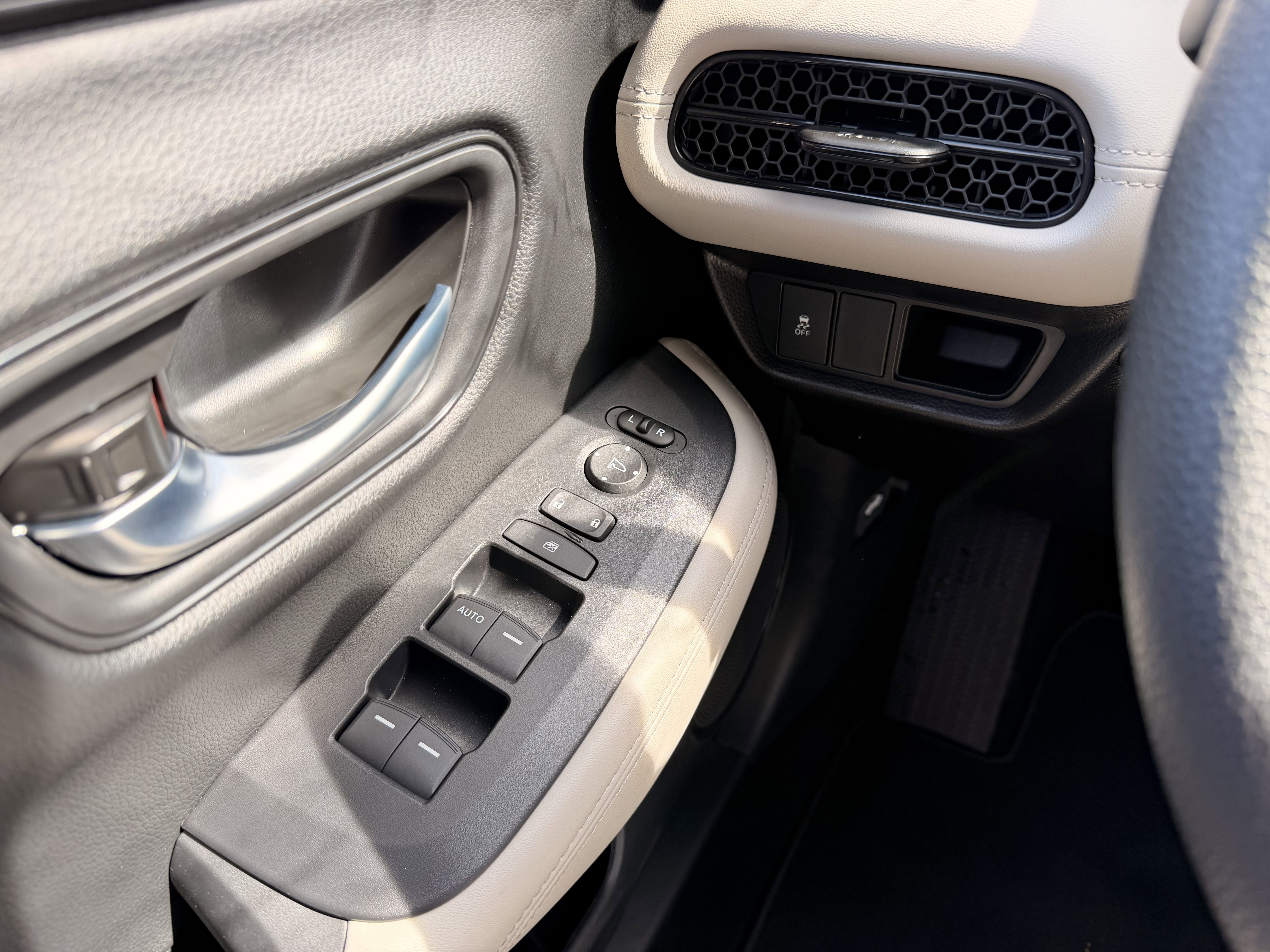 Certified 2026 Honda HR-V LX image 20