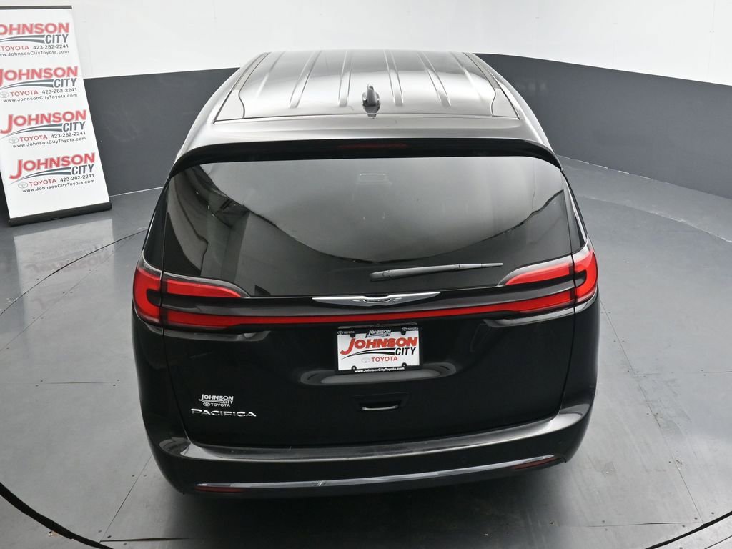 Used 2024 Chrysler Pacifica Touring-L image 30