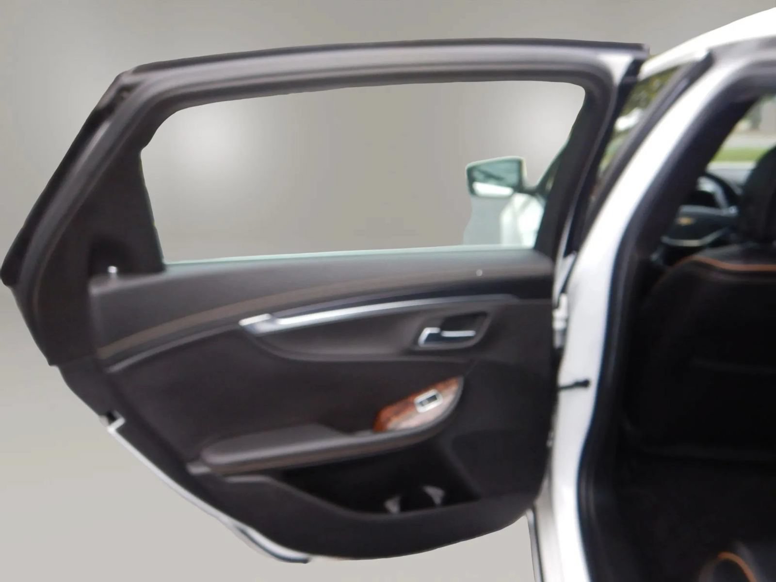 Used 2014 Chevrolet Impala LT w/ Premium Seating Package FWD image 19