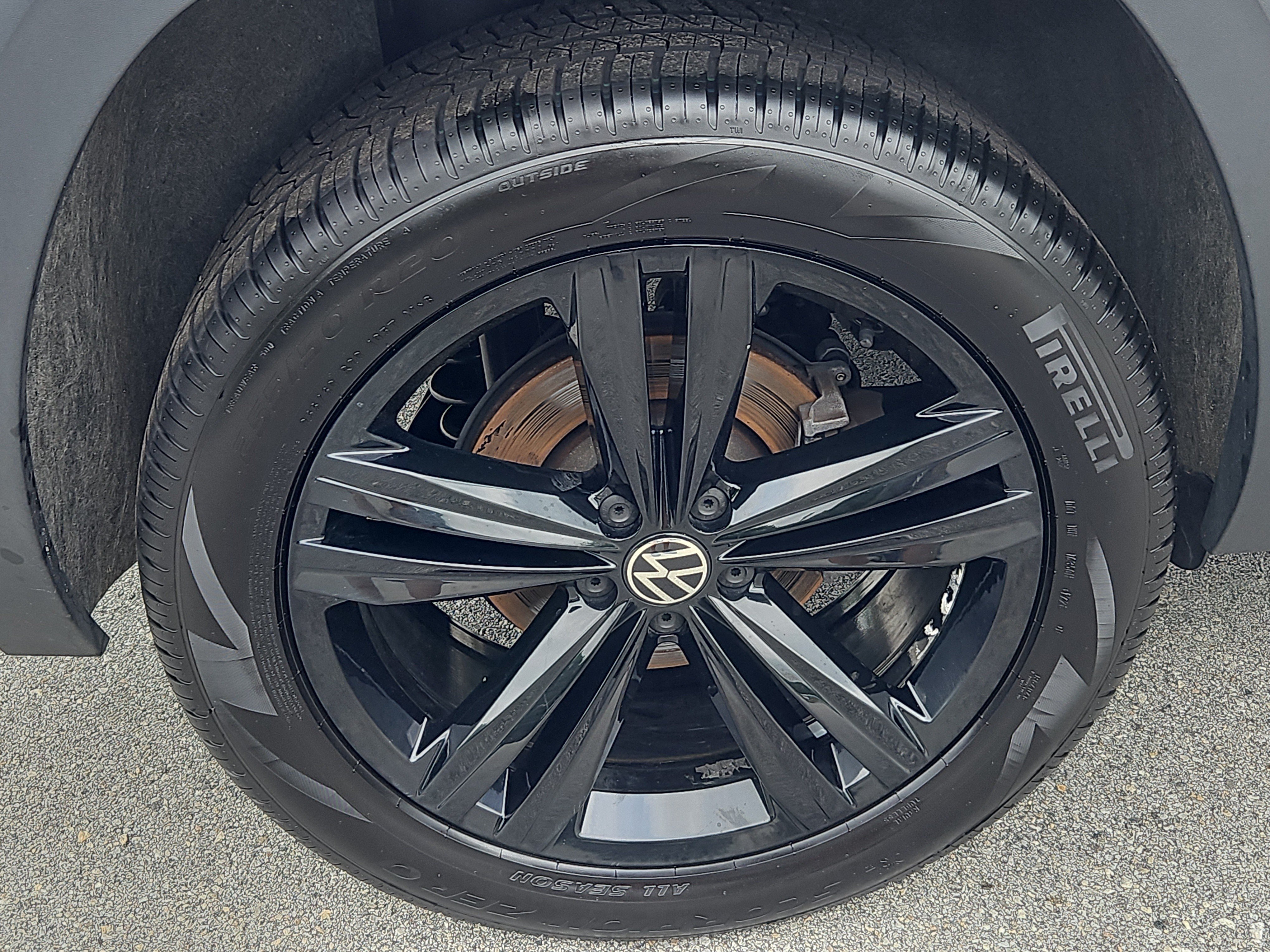 Certified 2023 Volkswagen Atlas Cross Sport SEL R-Line AWD/4WD image 32