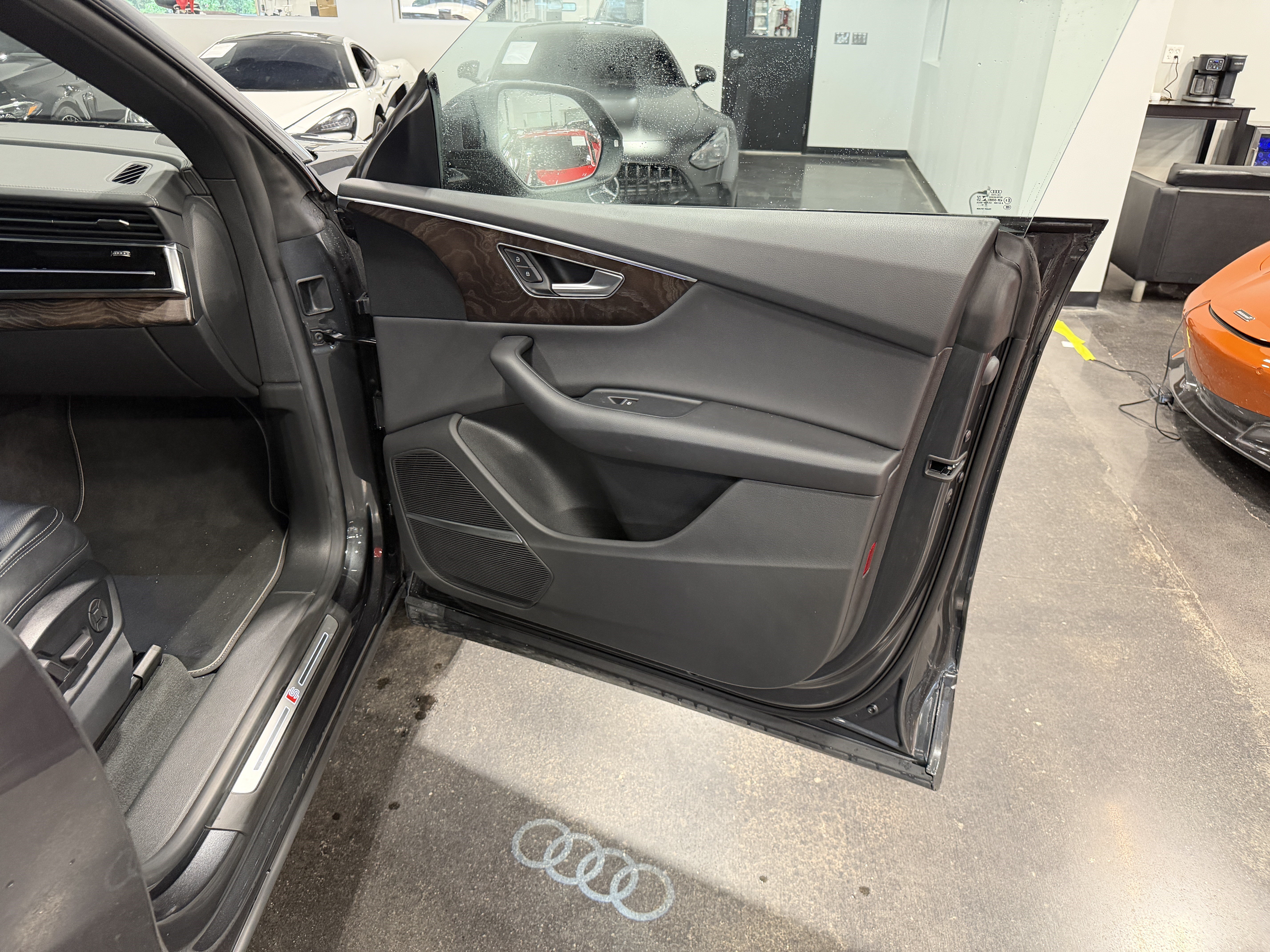 Used 2020 Audi Q8 Prestige w/ Prestige Package AWD/4WD image 14