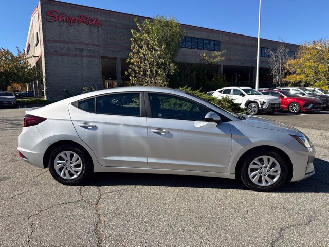 Used 2019 Hyundai Elantra SE w/ Cargo Package FWD image 17