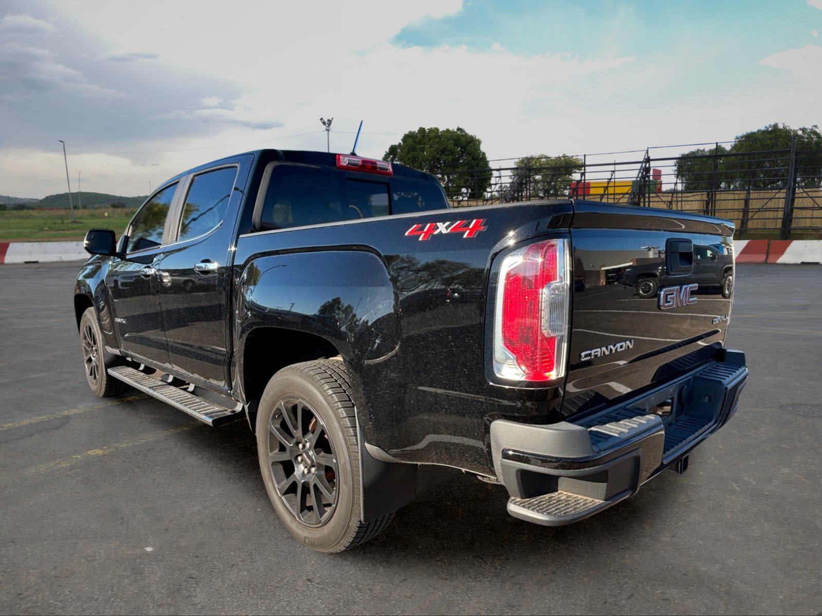 Used 2018 GMC Canyon Denali AWD/4WD image 4