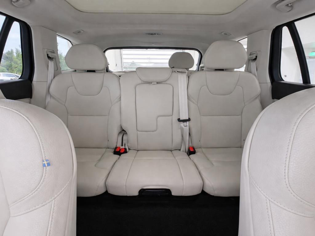 Used 2020 Volvo XC90 T5 Momentum FWD image 11