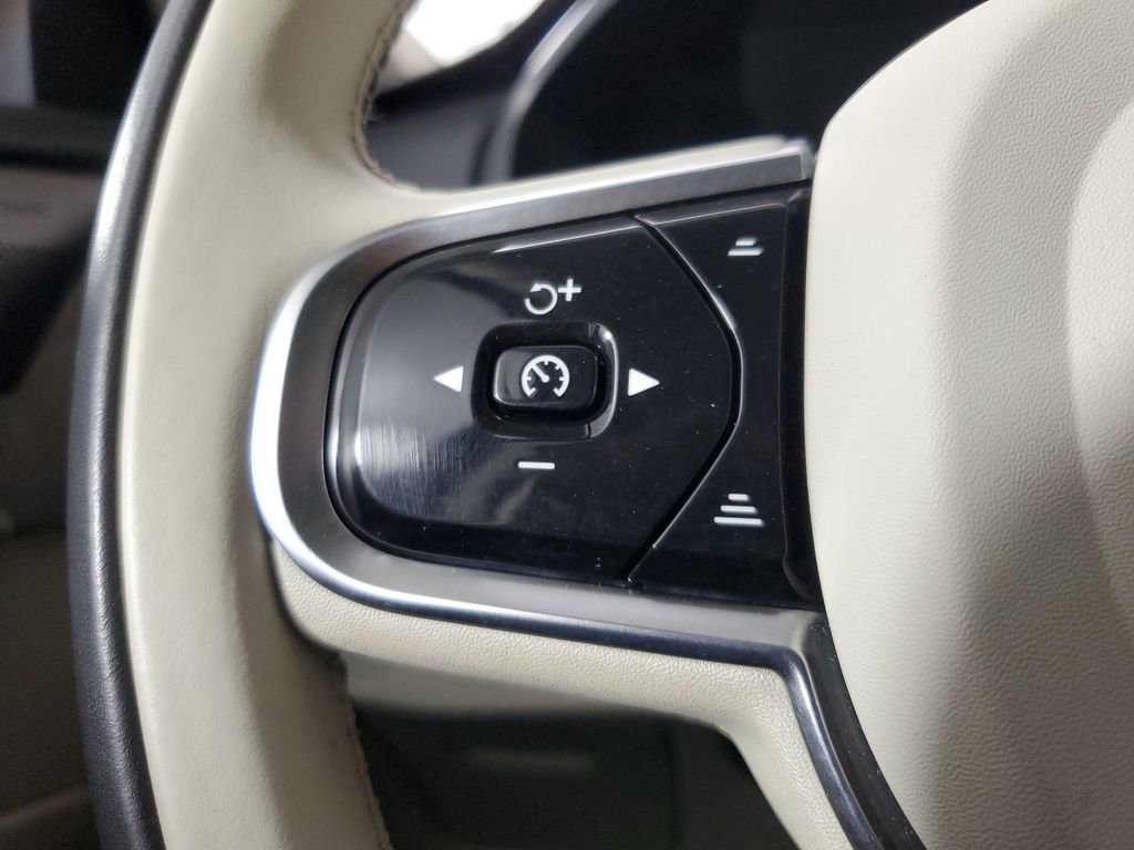 Certified 2024 Volvo XC90 B6 Ultimate w/ Protection Package Premier image 28