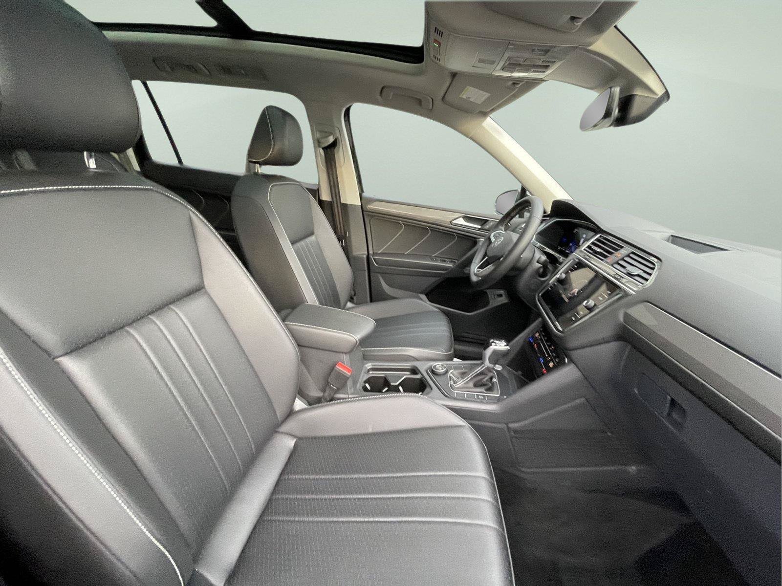 Used 2024 Volkswagen Tiguan SE AWD/4WD image 24