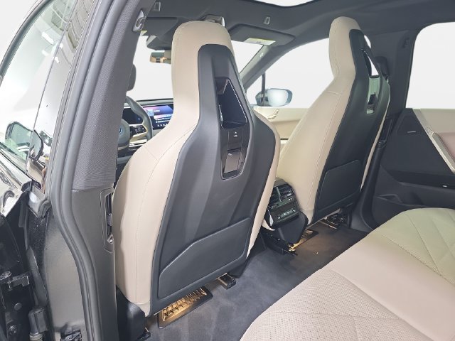 Certified 2024 BMW iX xDrive50 w/ Sport Package AWD/4WD image 10
