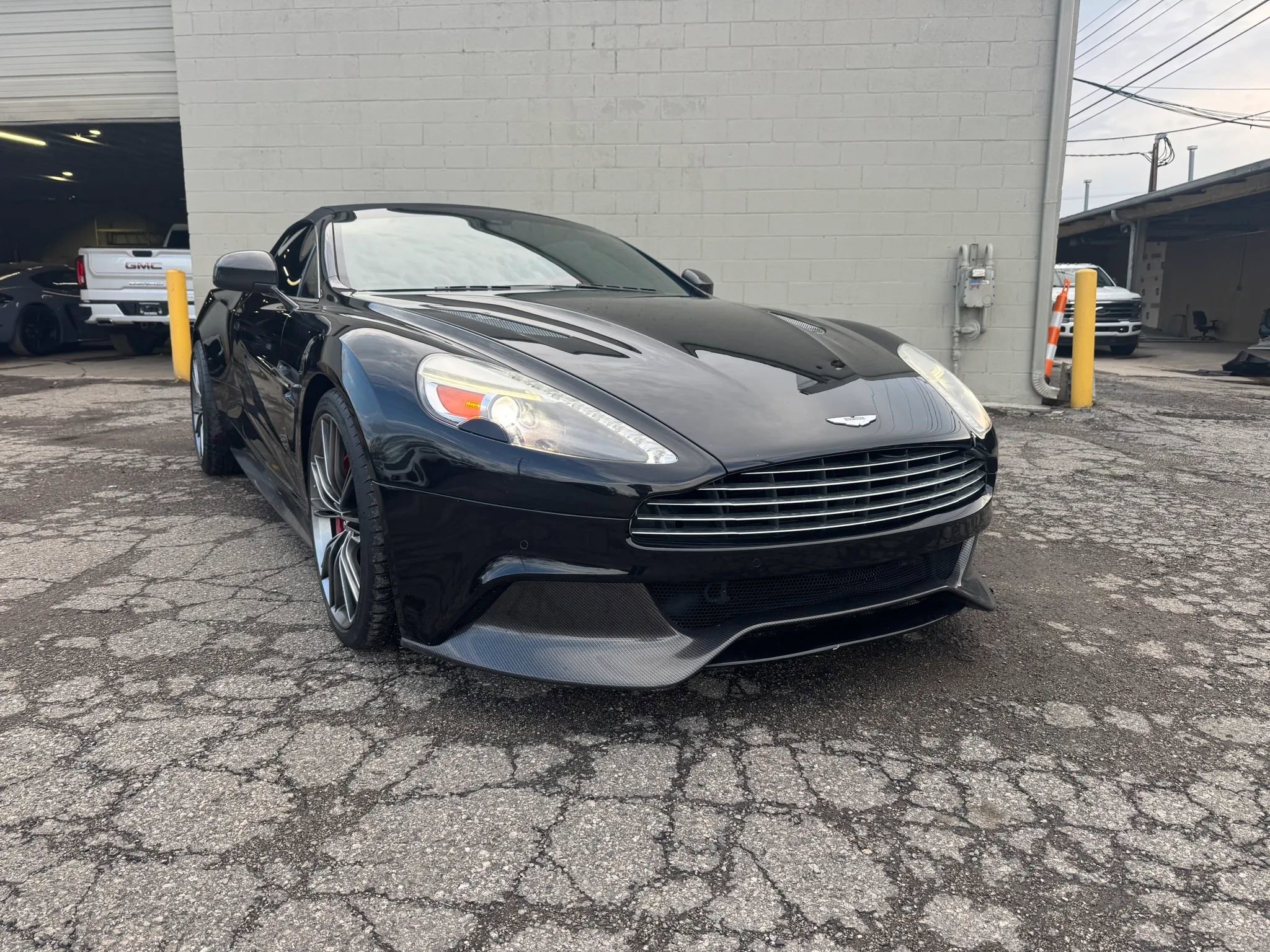 Used 2014 Aston Martin Vanquish Volante RWD image 16
