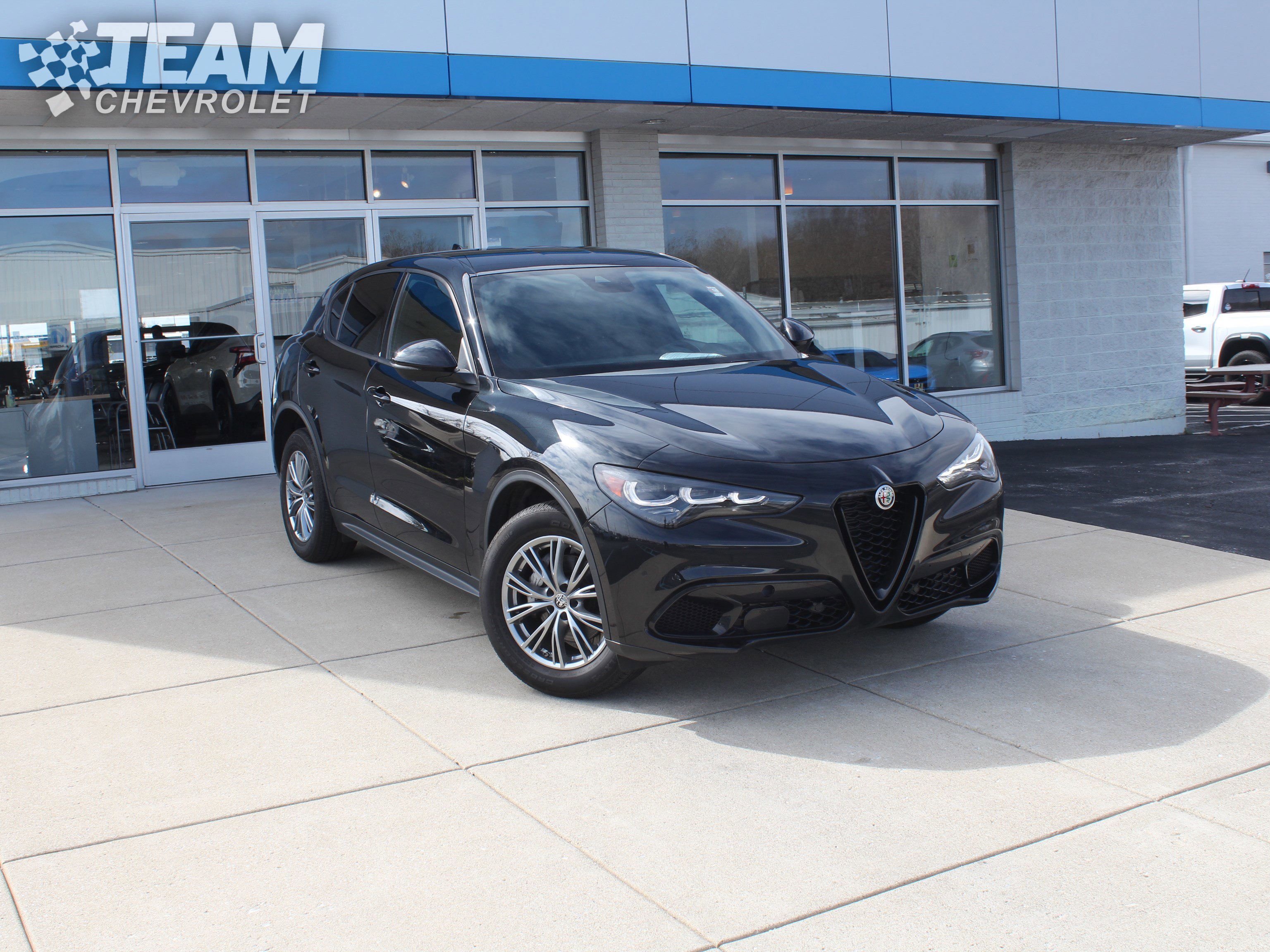 Used 2024 Alfa Romeo Stelvio Sprint image 2